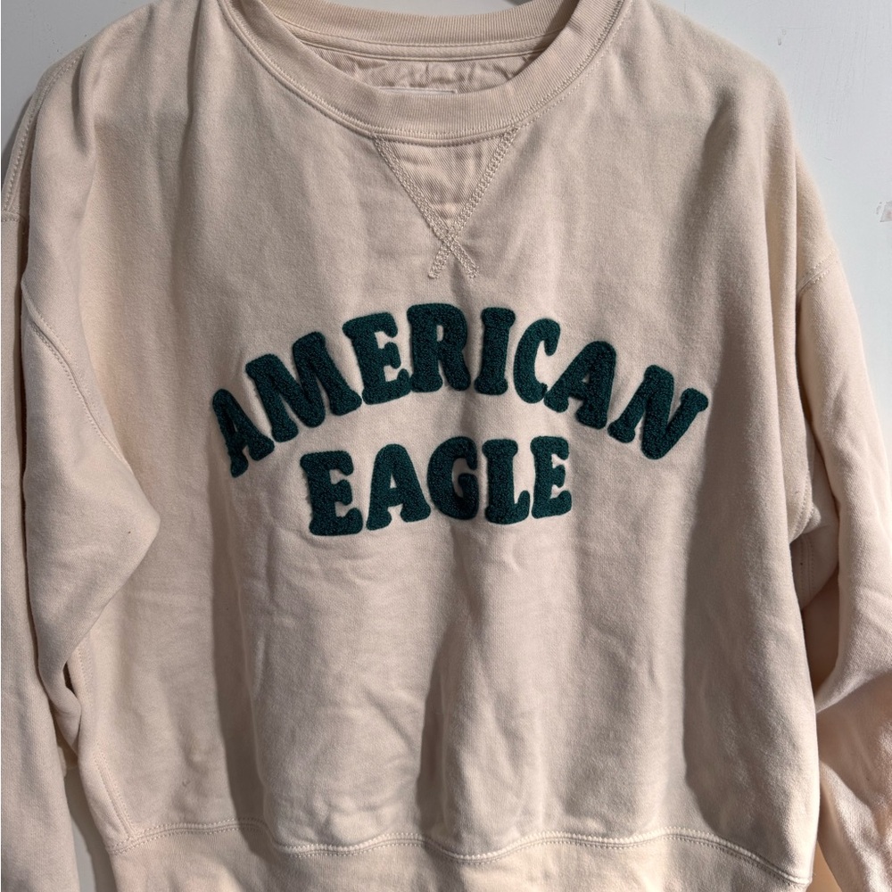 American Eagle Outfitters Cream Sweatshirt with Dark Green Appliqué
